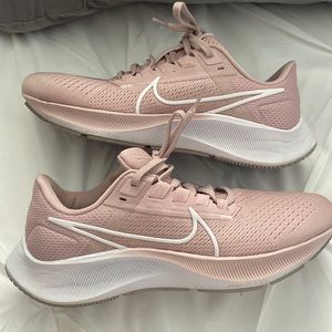 Nike Woman’s Air Zoom Pegasus 38